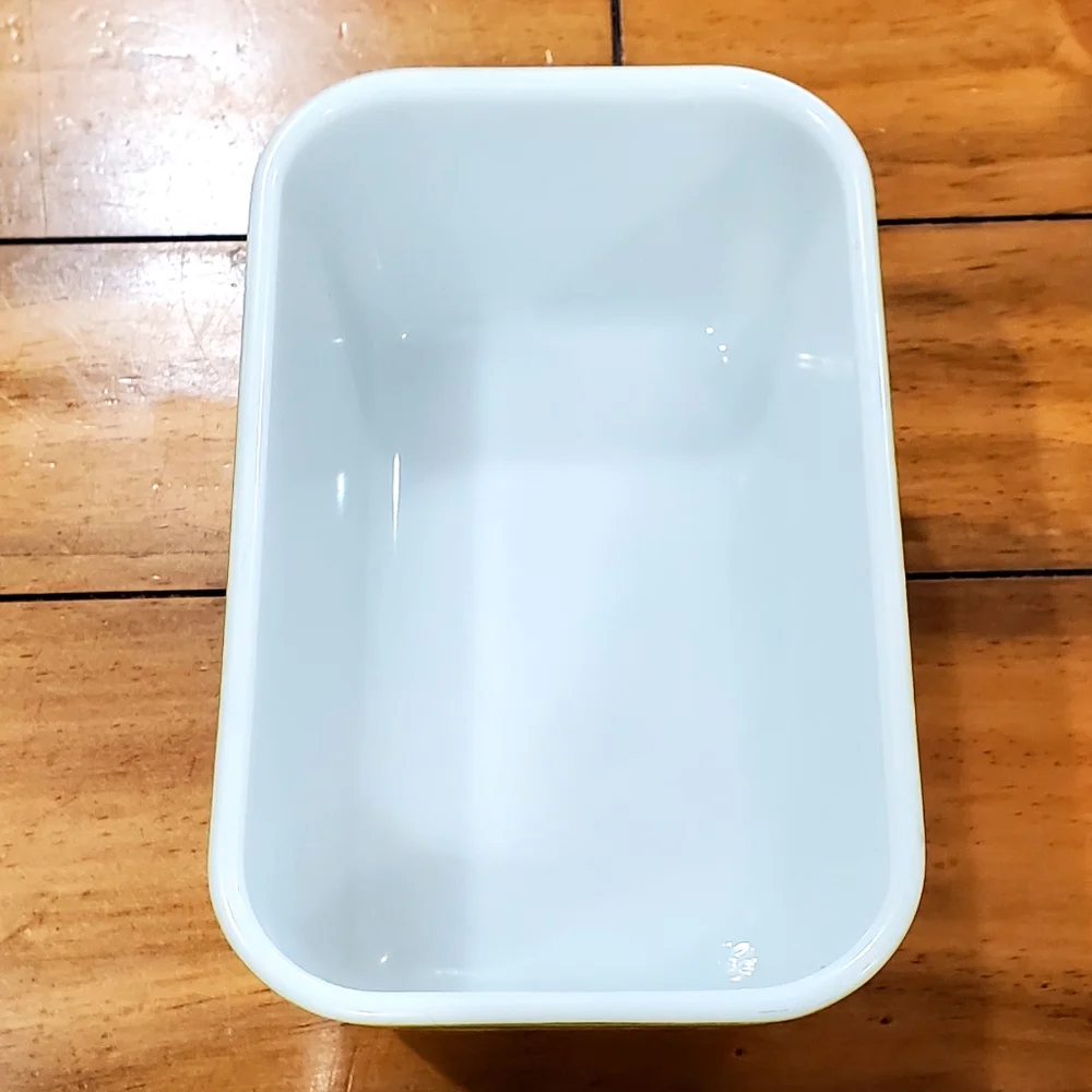 Vtg Pyrex 0502 Avocado Green 1.5 Refrigerator Dish